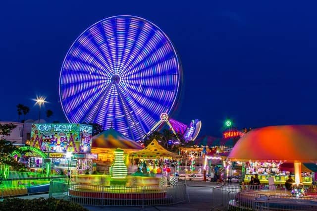 amusement park blue sky carnival 2884693